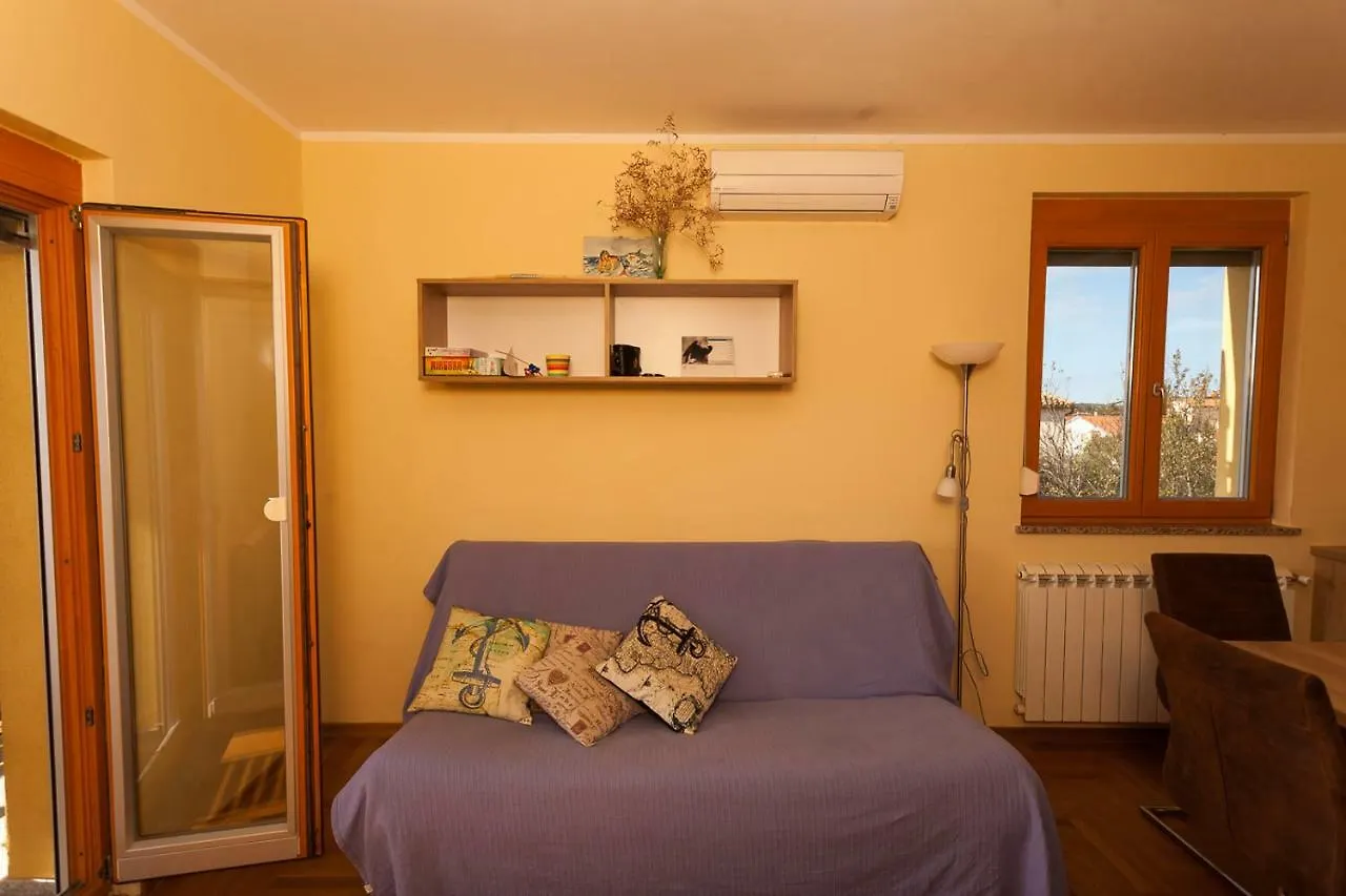 Apartments Klara Pomer
