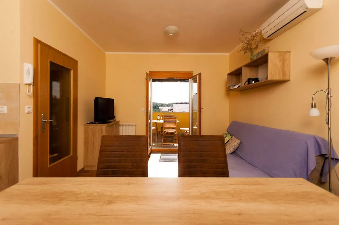 Apartments Klara Pomer