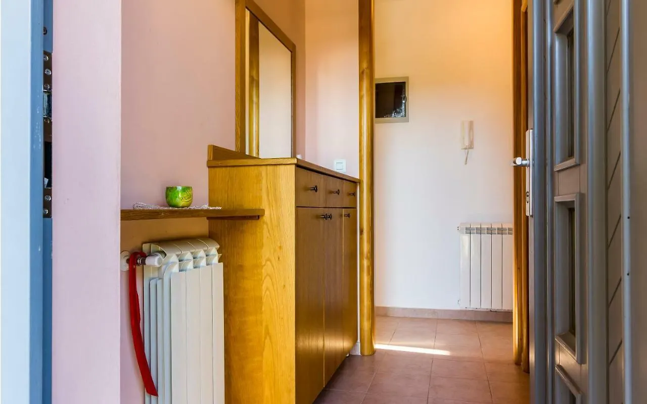 Apartments Klara Pomer 0*,