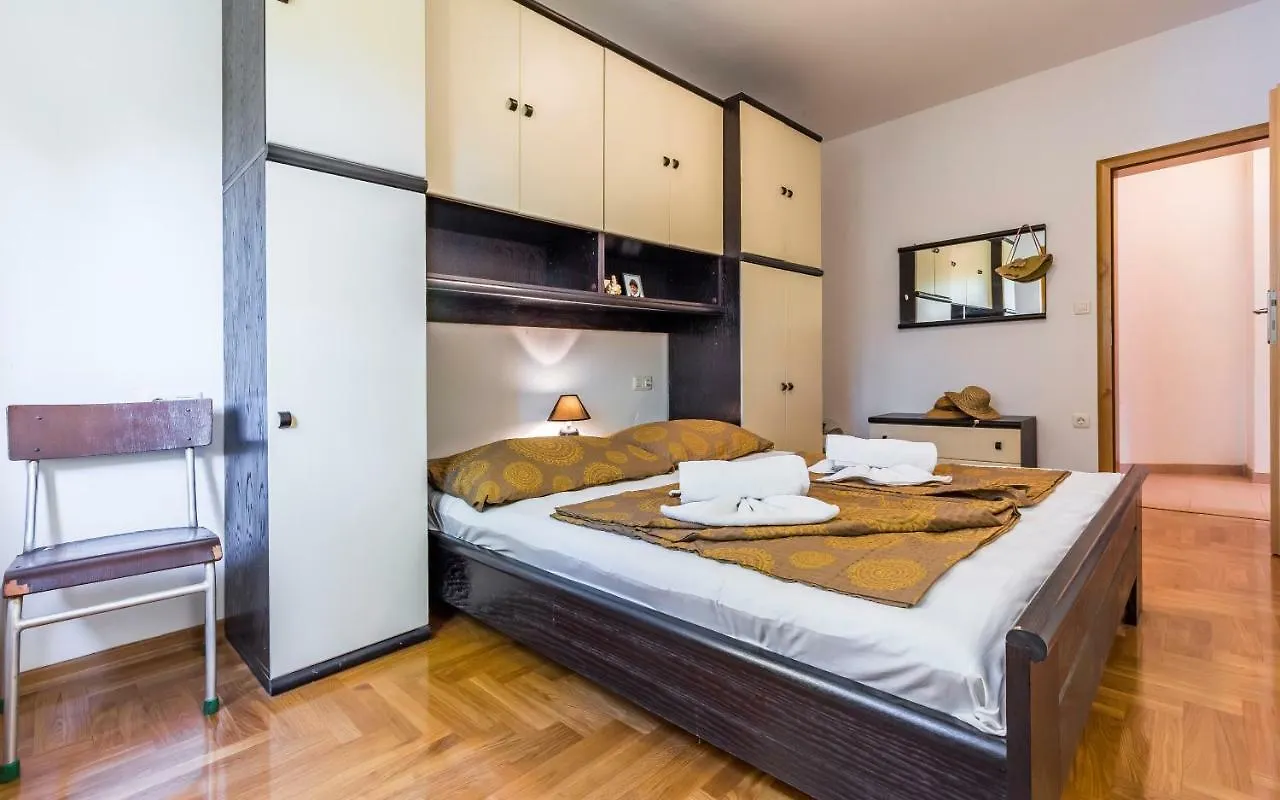 Apartments Klara Pomer