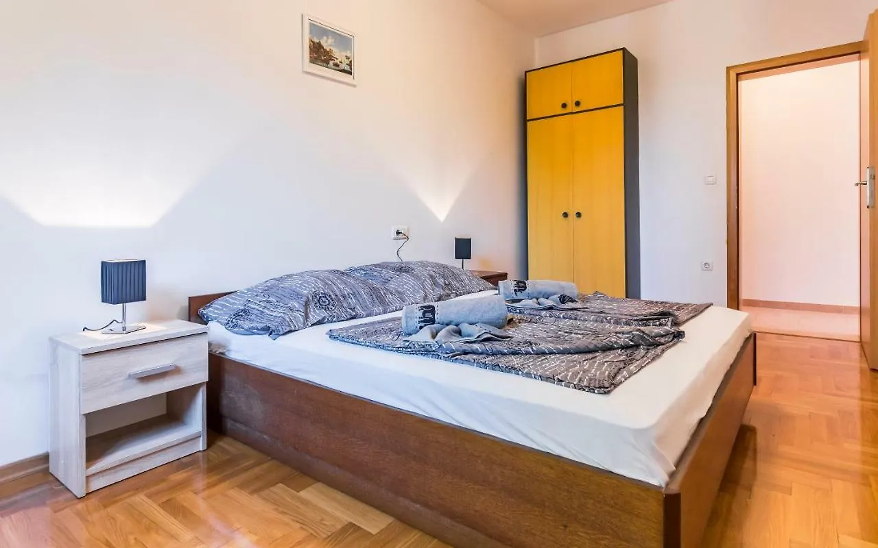 Apartments Klara Pomer