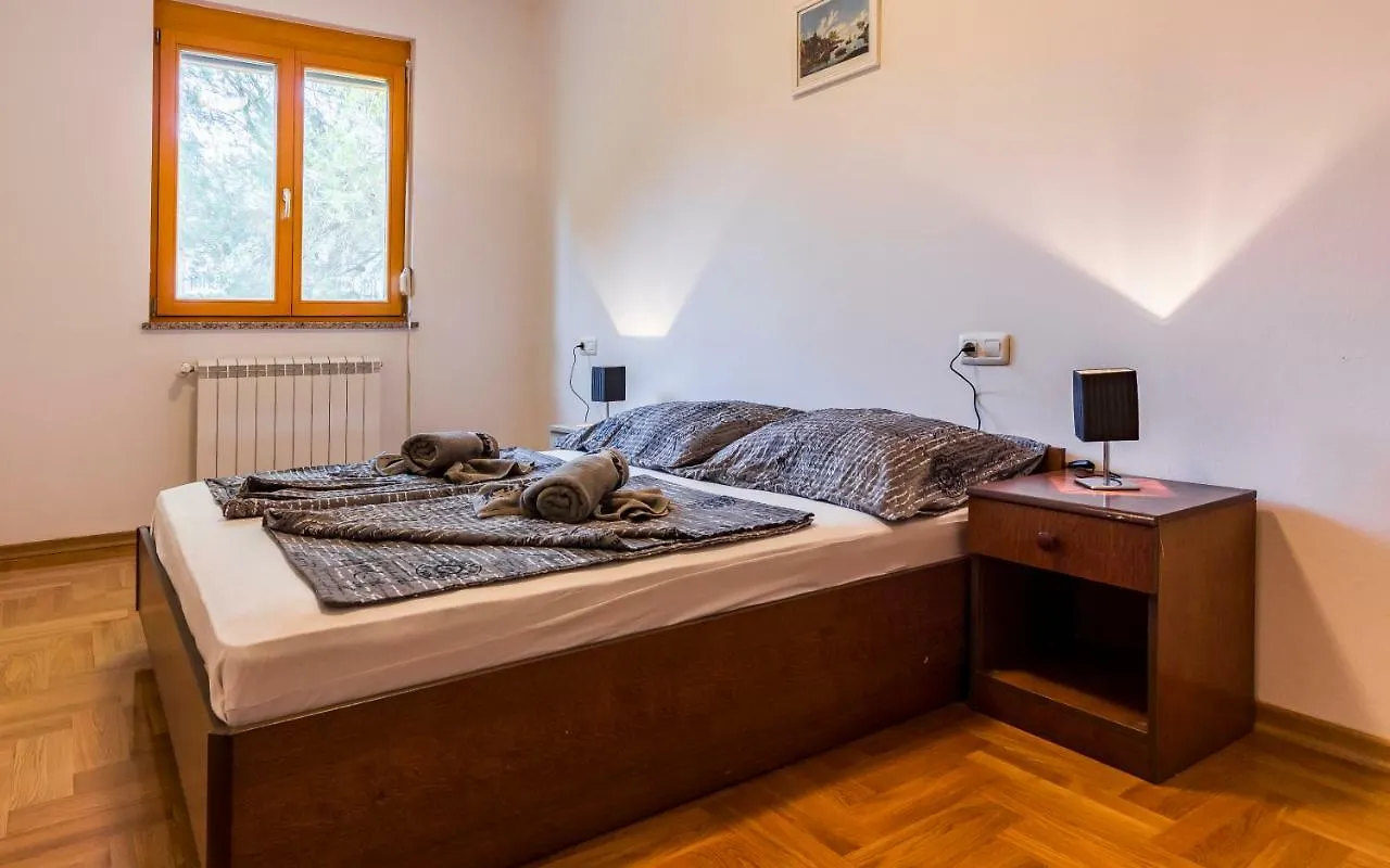 Apartments Klara Pomer